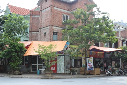 Biệt thự triệu đô trở thành quán giải khát, tiệm sửa xe